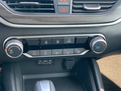 Used 2025 Nissan Altima 2.5 SV FWD image 24
