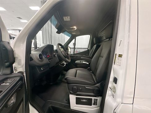 Certified 2025 Mercedes-Benz Sprinter 2500 image 22