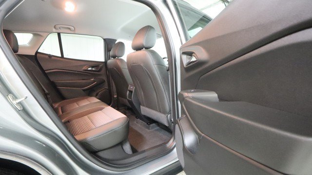 Used 2025 Chevrolet Trax LT FWD image 11