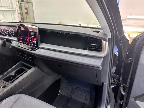 Used 2026 Volkswagen Tiguan SE FWD image 29