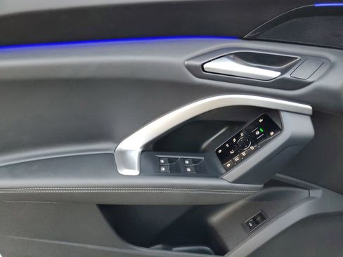 Used 2025 Audi Q5 Premium w/ Convenience Package image 20