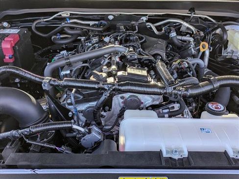 Used 2025 Toyota Tacoma SR5 AWD/4WD image 17