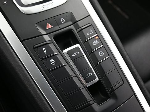 Certified 2019 Porsche 911 Targa 4 AWD/4WD image 24