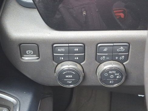 Used 2023 Chevrolet Silverado 1500 High Country image 25