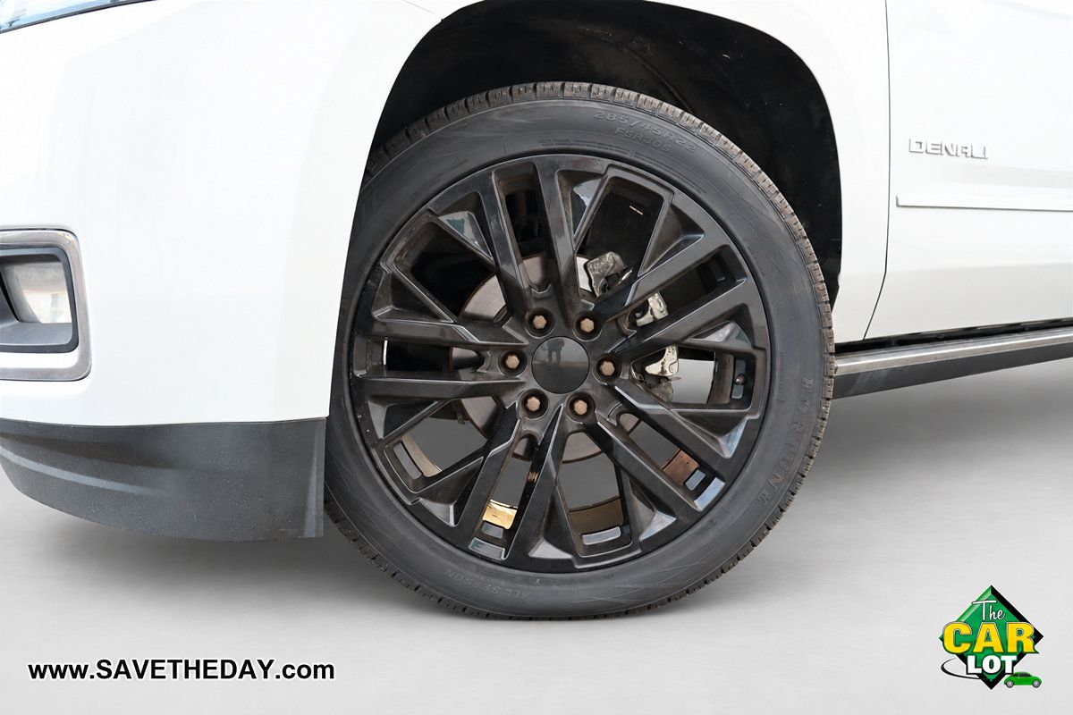 Used 2020 GMC Yukon XL Denali w/ Denali Premium Package AWD/4WD image 3
