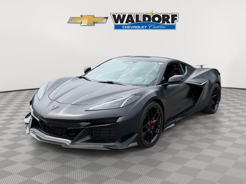 Used 2025 Chevrolet Corvette Z06 RWD image 5