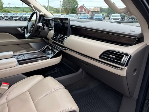 Used 2023 Lincoln Navigator Reserve w/ Equipment Group 201A AWD/4WD image 21