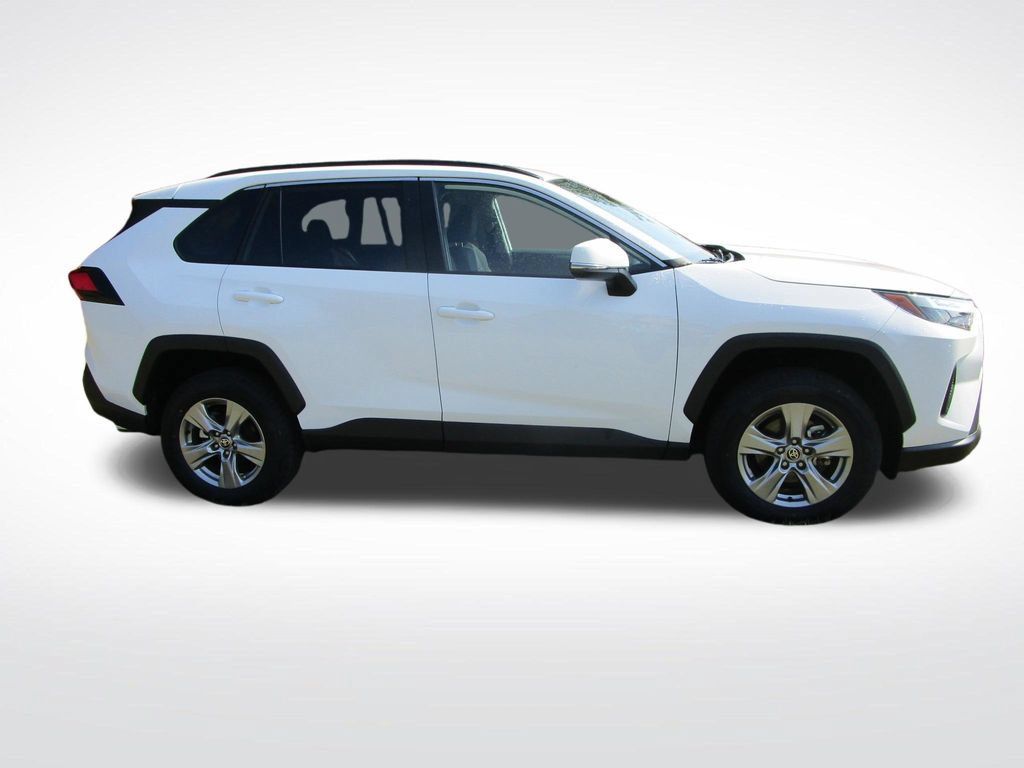 Used 2025 Toyota RAV4 XLE FWD image 8