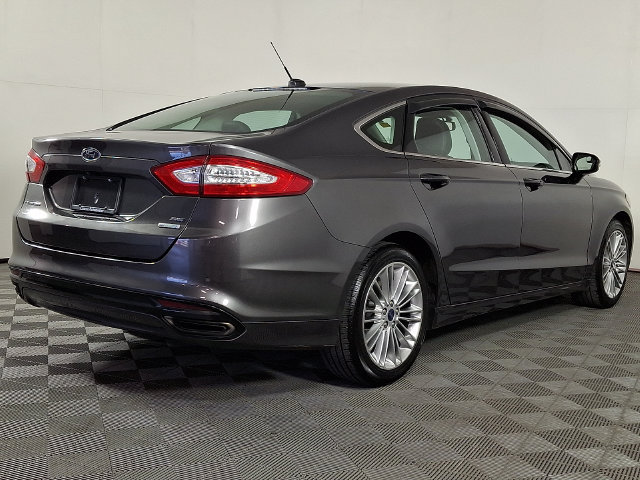 Used 2016 Ford Fusion SE w/ Equipment Group 202A FWD image 9