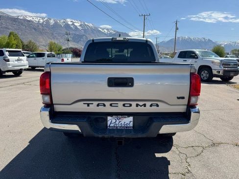 Used 2018 Toyota Tacoma TRD Off-Road AWD/4WD image 4