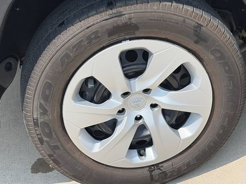 Used 2025 Toyota RAV4 LE AWD/4WD image 9