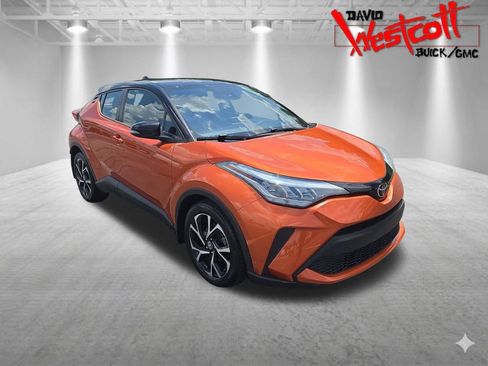 Used 2020 Toyota C-HR XLE FWD image 1
