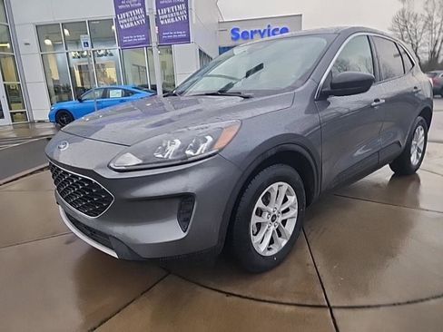 Used 2022 Ford Escape SE image 2