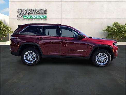 New 2025 Jeep Grand Cherokee Laredo image 6