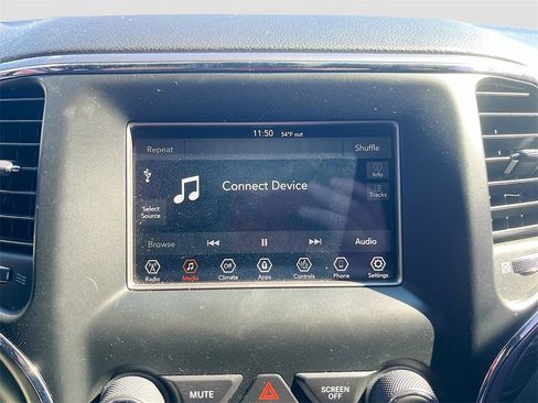 Used 2019 Jeep Grand Cherokee Laredo image 14