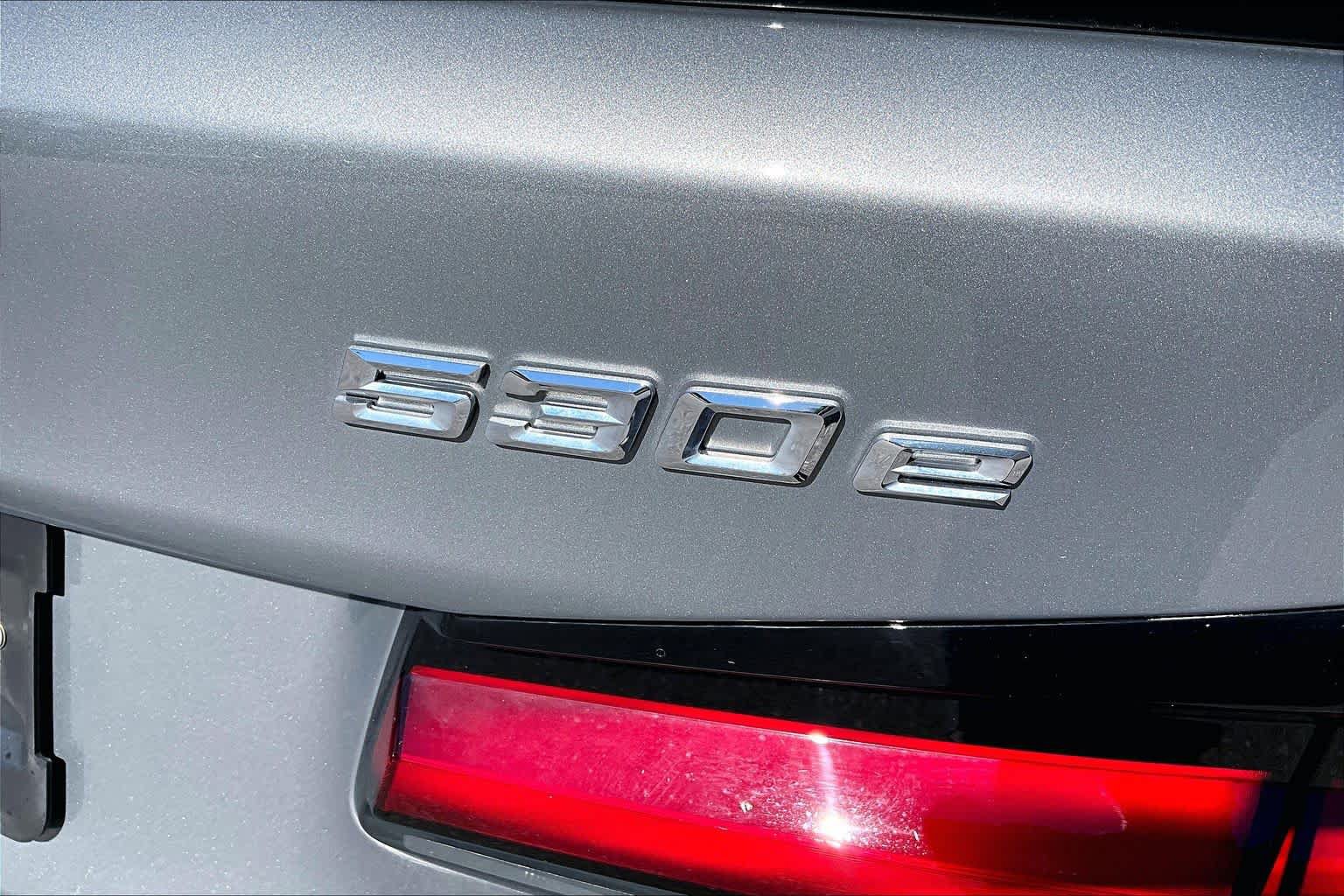 Used 2023 BMW 530e xDrive w/ Executive Package AWD/4WD image 10