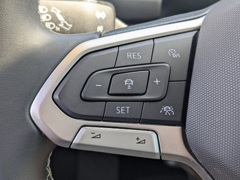 Used 2022 Volkswagen Tiguan SE w/ Panoramic Sunroof Package image 28