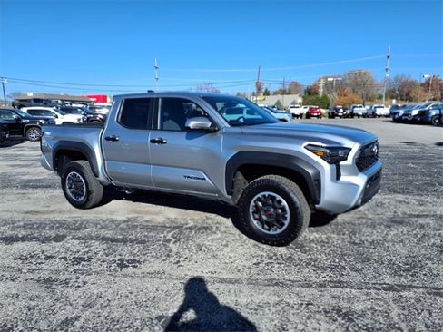 Used 2024 Toyota Tacoma TRD Sport image 4