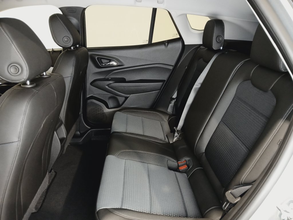 Used 2026 Chevrolet Trax LT w/ Driver Confidence Package FWD image 12