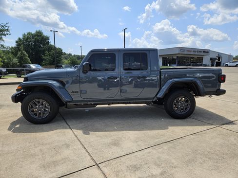 New 2026 Jeep Gladiator Sport AWD/4WD image 3