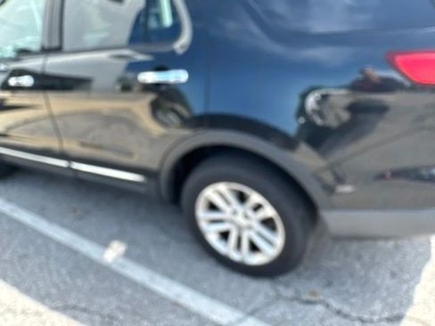 Used 2015 Ford Explorer XLT w/ Equipment Group 202B AWD/4WD image 5