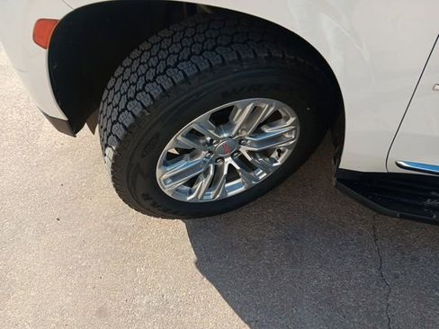 Used 2021 GMC Yukon SLT w/ SLT Premium Package image 43