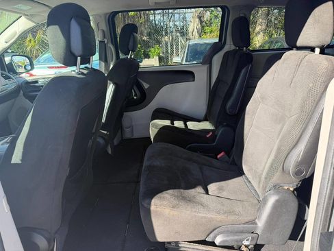 Used 2016 Dodge Grand Caravan SXT image 3