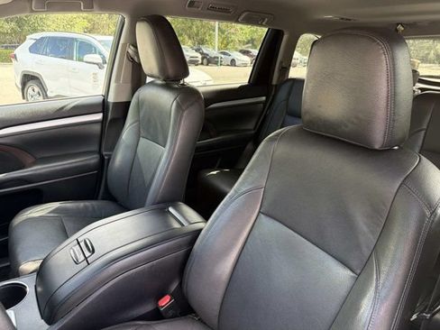 Certified 2017 Toyota Highlander LE FWD image 10