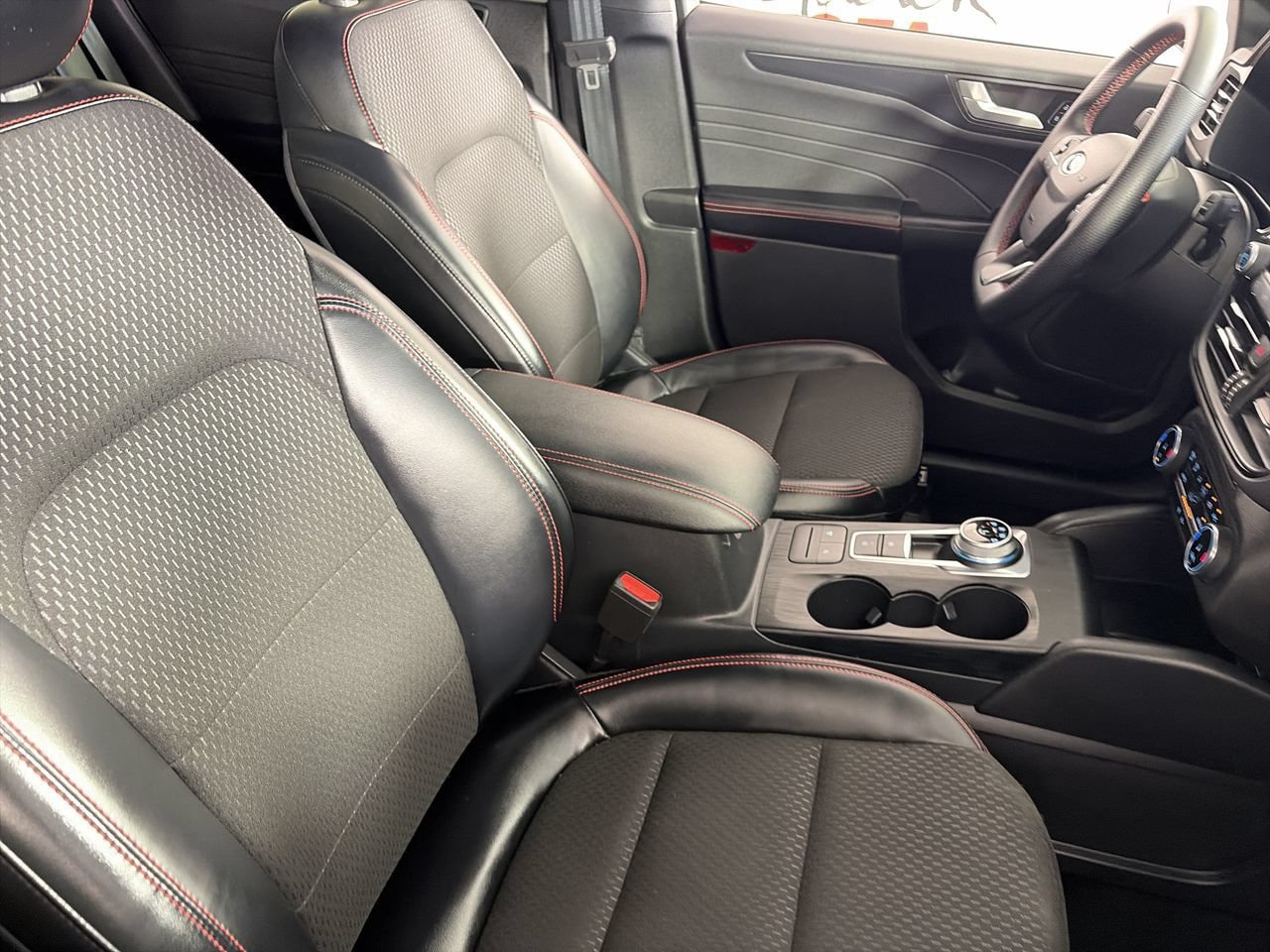 Used 2025 Ford Escape ST-Line AWD/4WD image 24