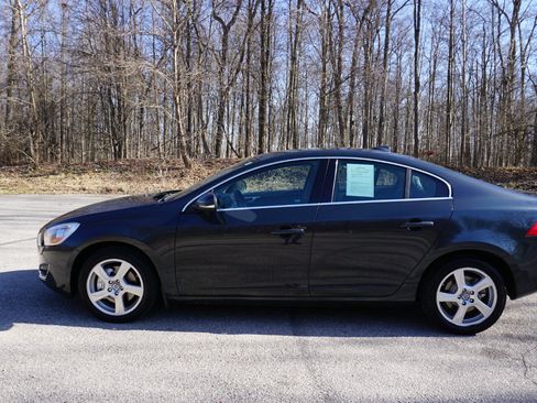 Used 2012 Volvo S60 T5 w/ Climate Pkg image 2