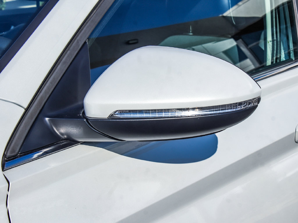 Used 2025 Volkswagen Jetta SEL FWD image 46