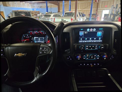 Used 2015 Chevrolet Silverado 1500 LTZ Z71 w/ LTZ Plus Package AWD/4WD image 18
