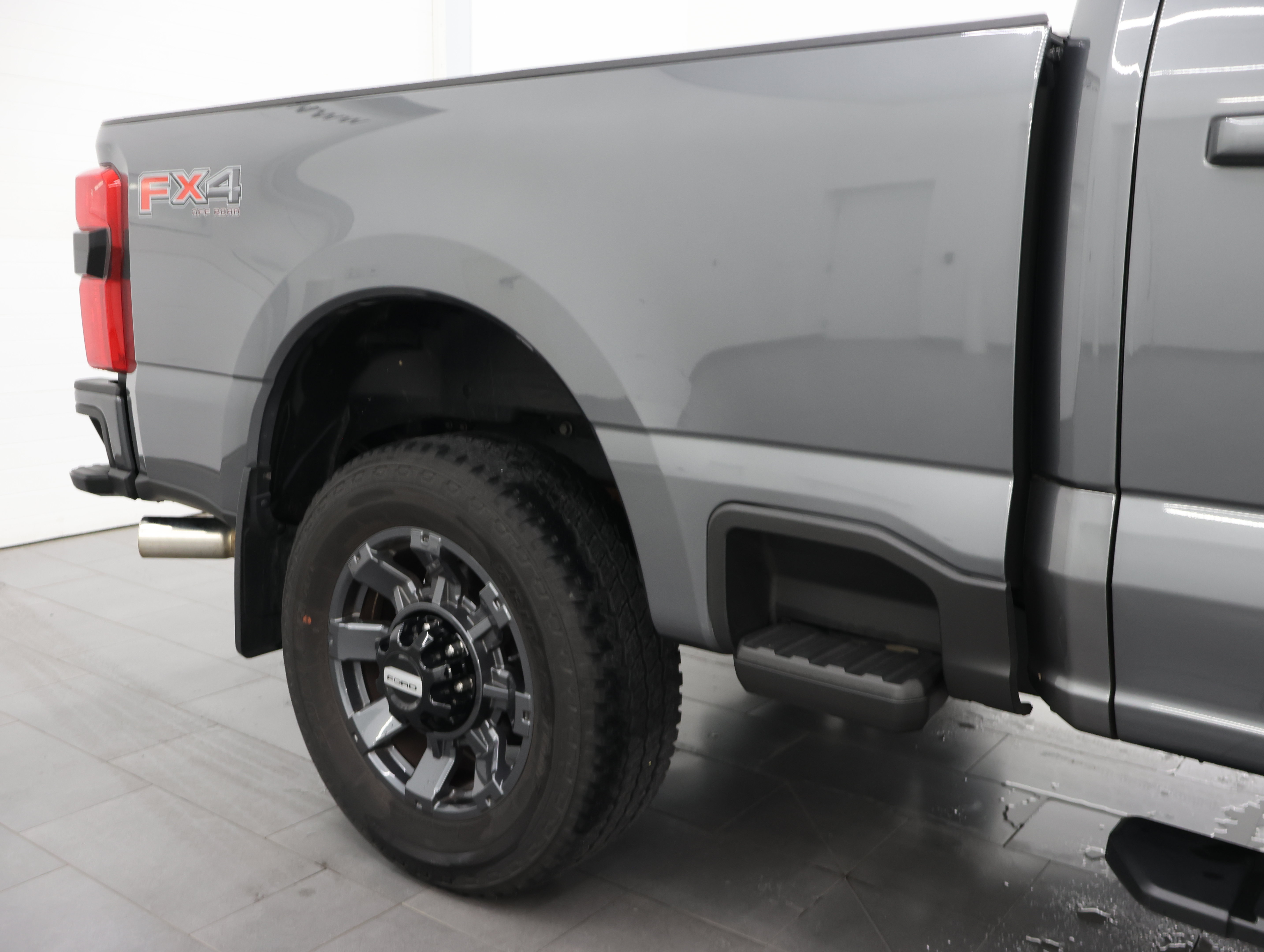 Used 2023 Ford F350 Lariat w/ Sport Appearance Package AWD/4WD image 30