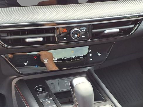 New 2025 Nissan Kicks SR w/ SR Premium Package image 19