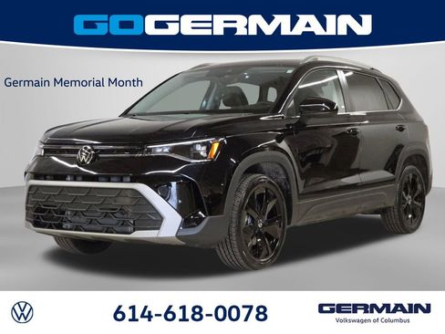 Used 2025 Volkswagen Taos SE FWD image 1