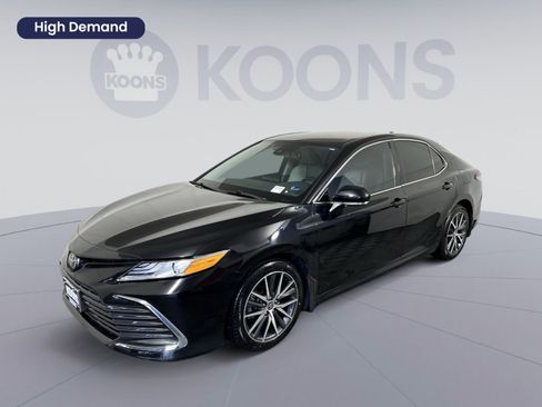 Used 2023 Toyota Camry XLE w/ Cold Weather Package AWD/4WD image 1