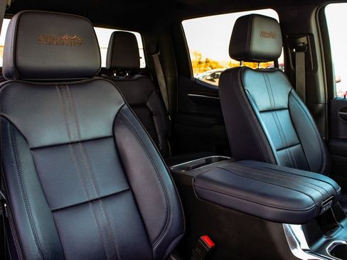 Used 2023 Chevrolet Silverado 1500 High Country image 38