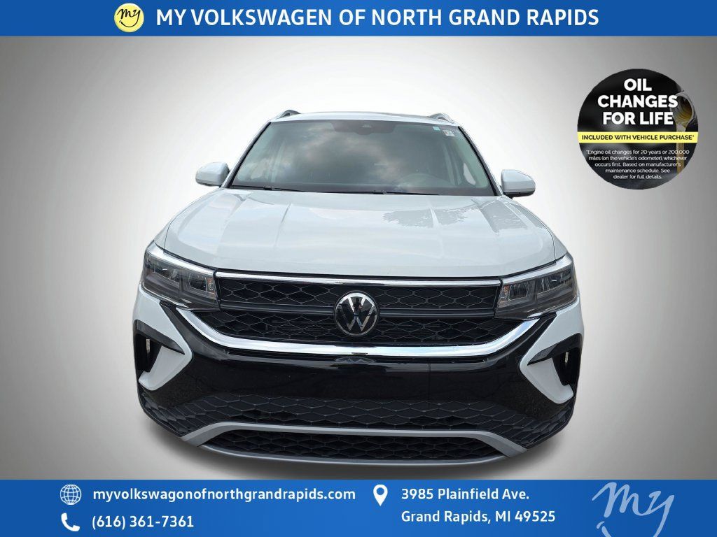 Used 2023 Volkswagen Taos SE FWD image 3