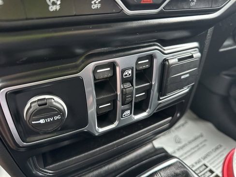 Used 2021 Jeep Wrangler Unlimited Sahara image 25