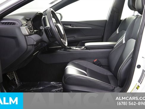 Used 2025 Toyota Camry SE image 16