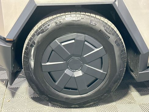 Used 2024 Tesla Cybertruck AWD Crew Cab image 12