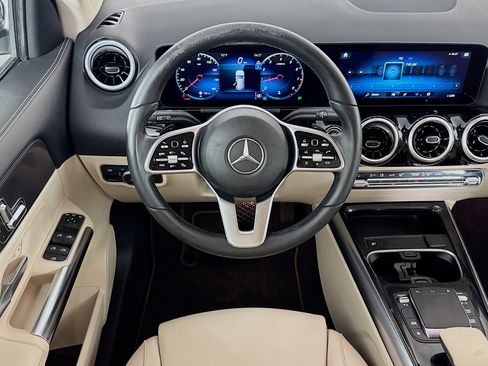 Used 2023 Mercedes-Benz GLA 250 4MATIC w/ Premium Package image 15