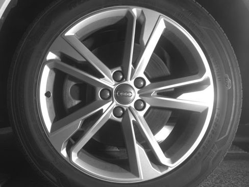 Used 2020 Audi Q3 2.0T Premium w/ Convenience Package AWD/4WD image 10