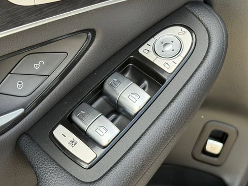 Used 2021 Mercedes-Benz GLC 300 w/ Premium Package image 23