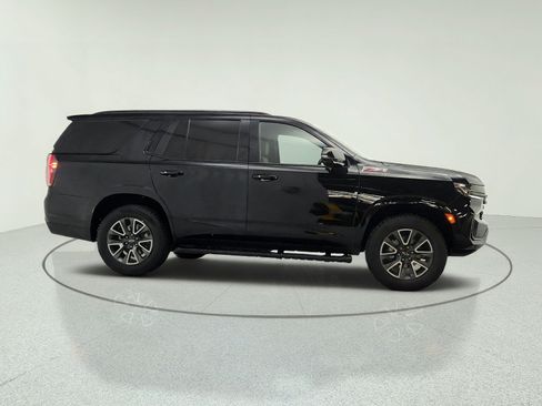 Used 2022 Chevrolet Tahoe Z71 w/ Luxury Package AWD/4WD image 4