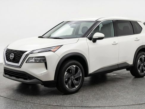Used 2025 Nissan Rogue SV AWD/4WD image 3