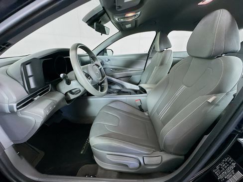 Used 2023 Hyundai Elantra SEL FWD image 13