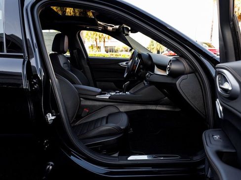New 2025 Alfa Romeo Giulia AWD w/ Driving Assist Package image 38