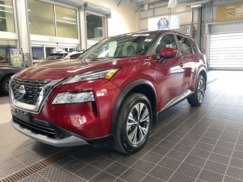 Used 2023 Nissan Rogue SV image 3
