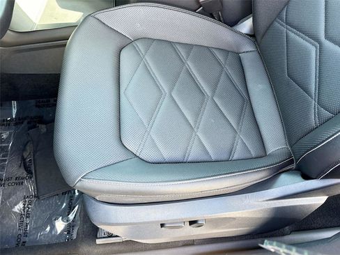 Used 2025 Volkswagen Atlas SE FWD image 19